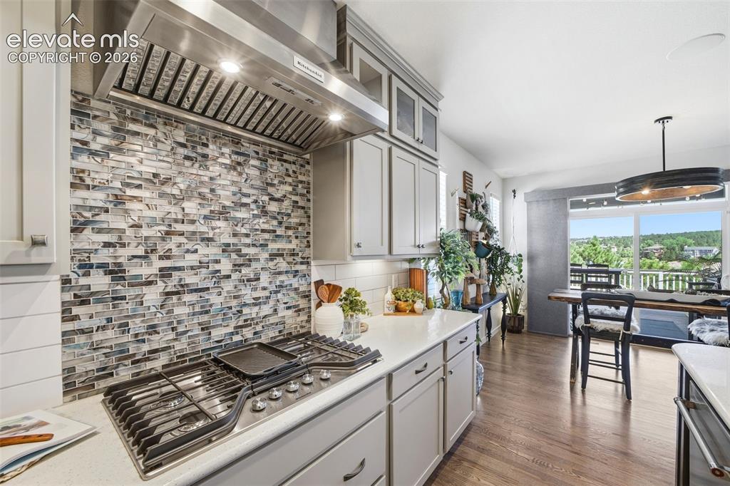 Image 7 of 50: Open concept kitchen with custom wood slat island