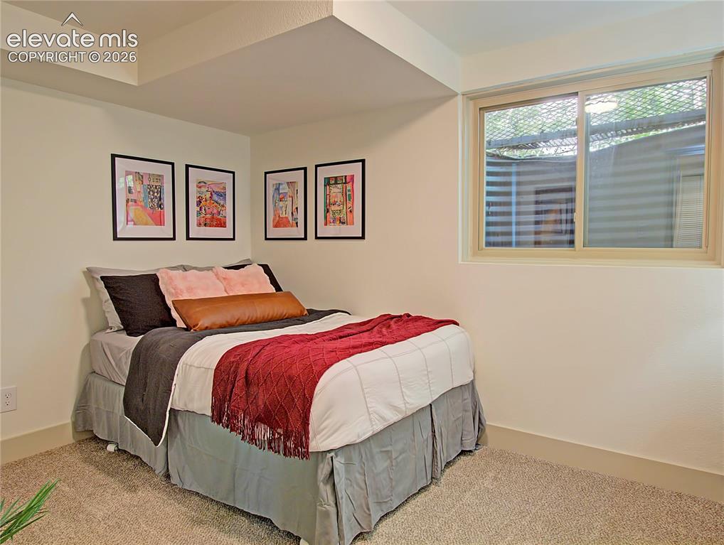 Image 16 of 23: Bedroom