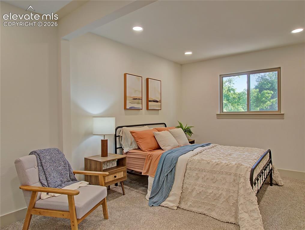 Image 19 of 23: Bedroom
