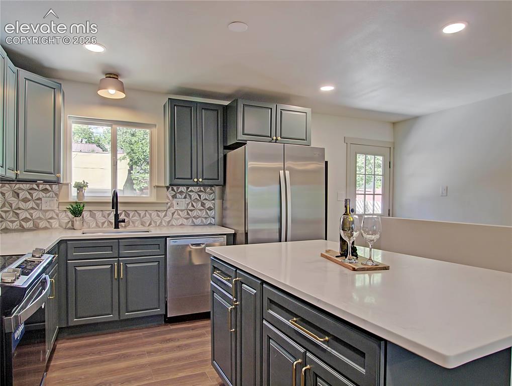 Image 4 of 23: Kitchen