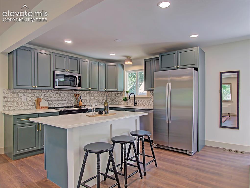 Image 5 of 23: Kitchen