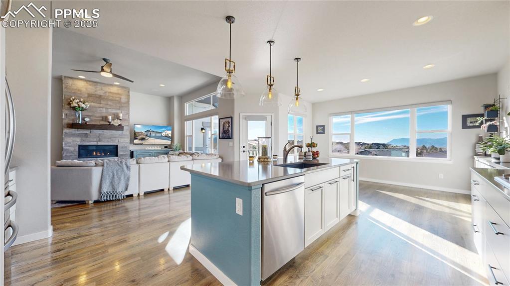 Image 11 of 50: Kitchen