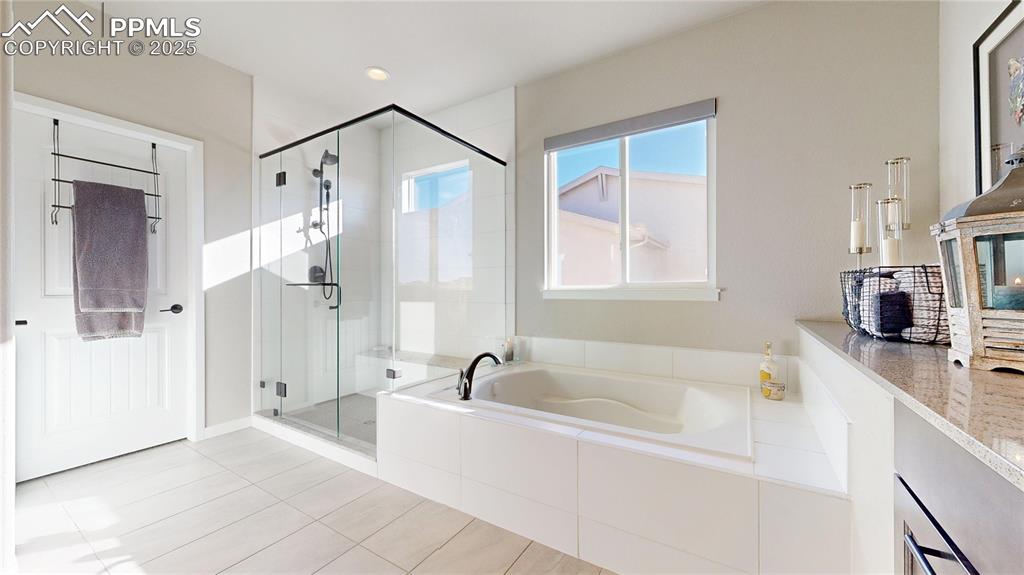 Image 21 of 50: Bathroom