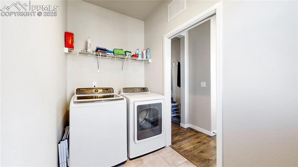 Image 23 of 50: Laundry