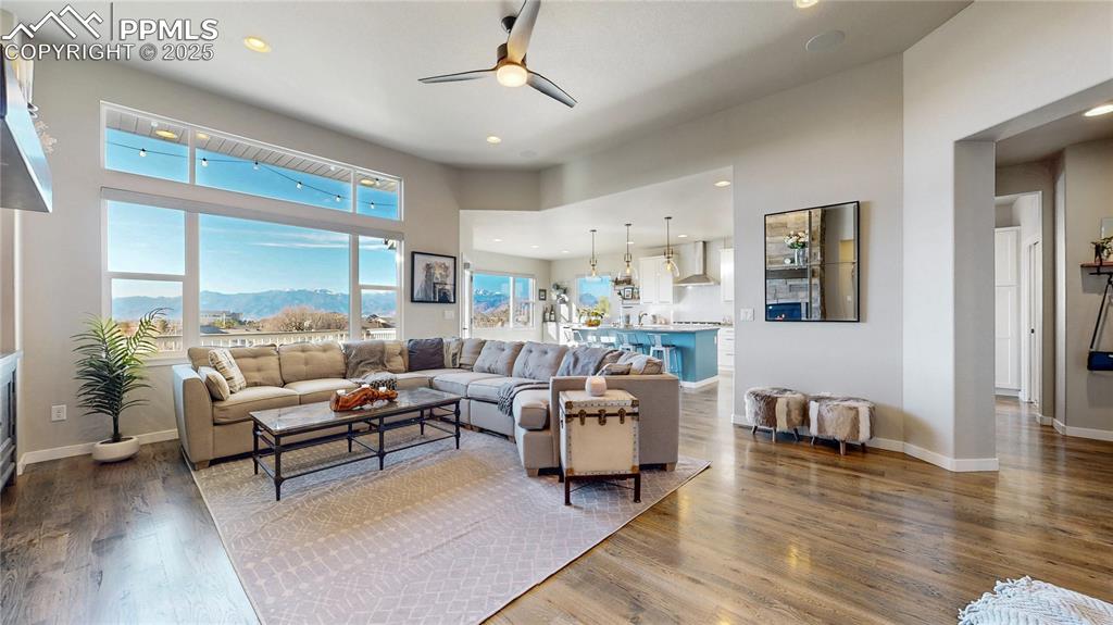 Image 3 of 50: Living Room