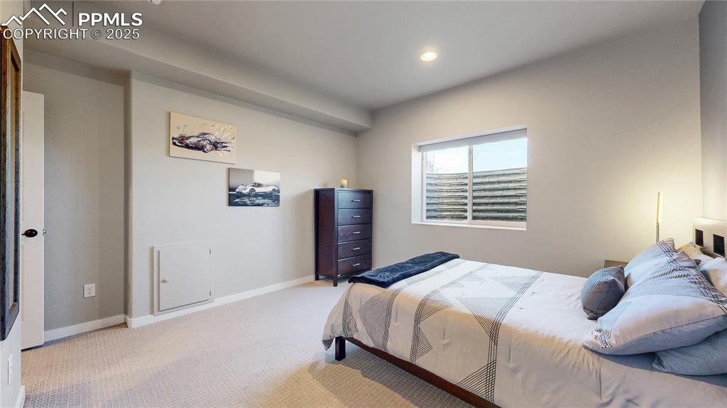 Image 30 of 50: Bedroom