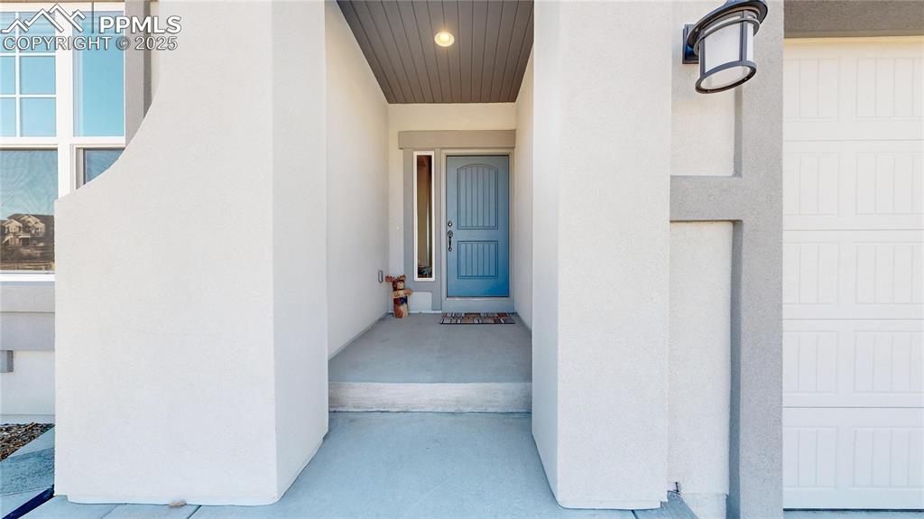 Image 34 of 50: Entry