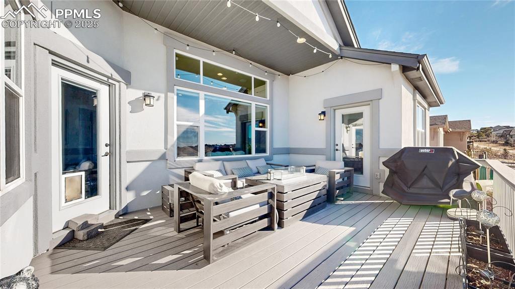 Image 36 of 50: Deck