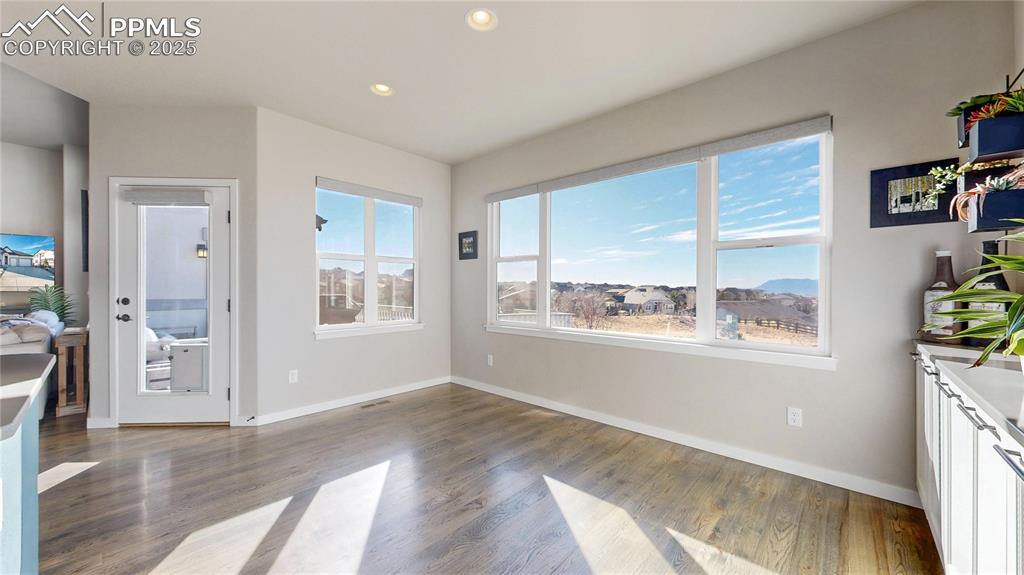 Image 8 of 50: Dining Area