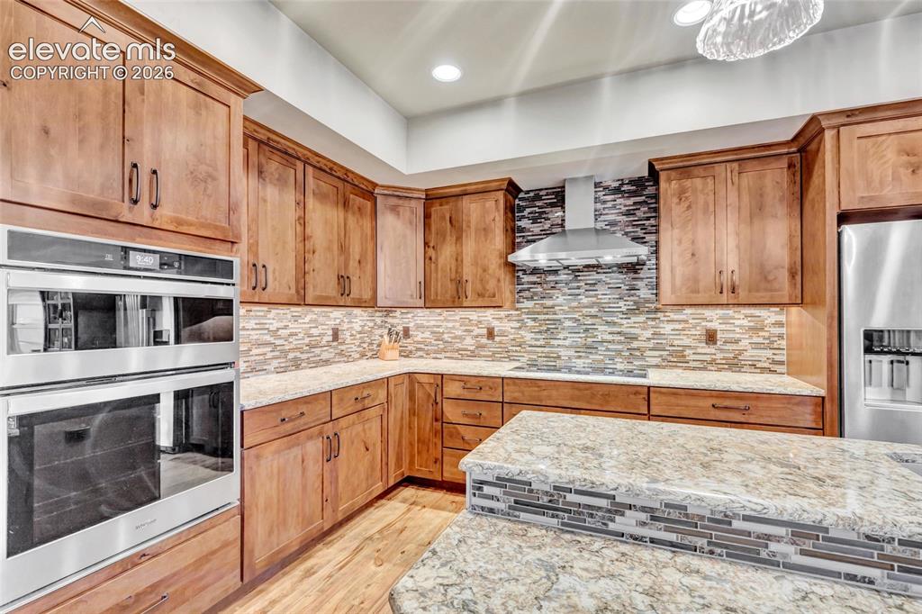 Image 10 of 46: Kitchen