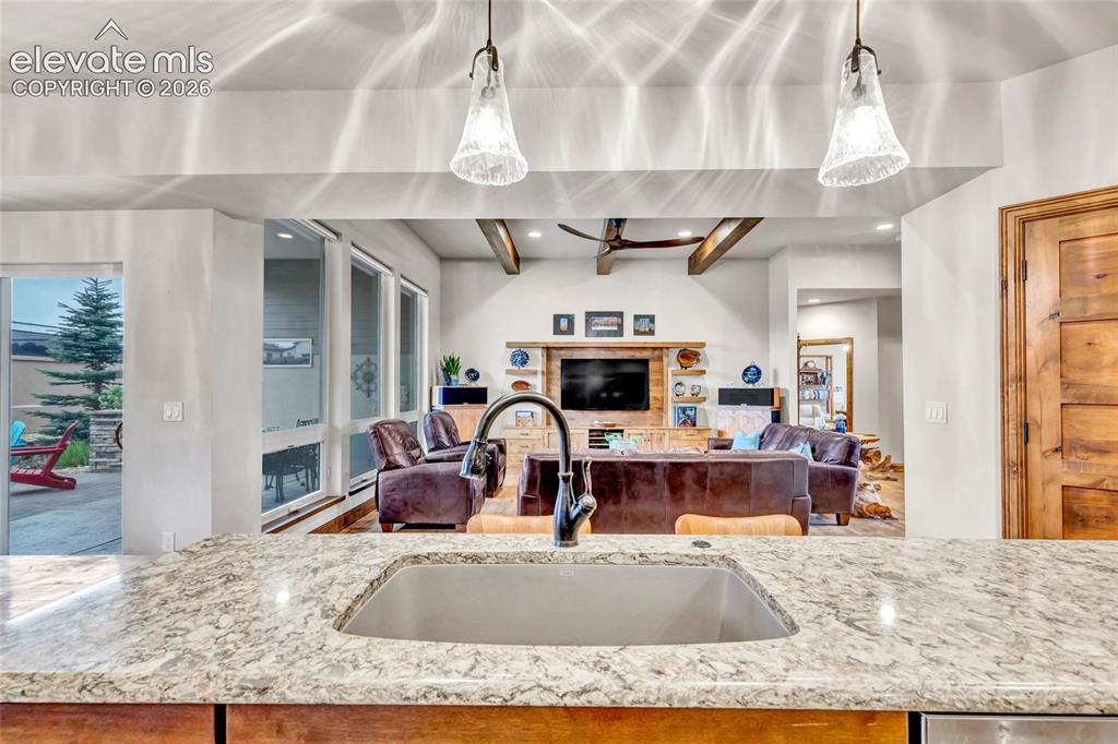 Image 14 of 46: Kitchen