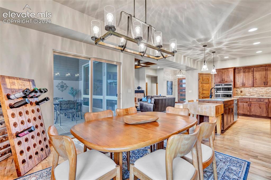Image 16 of 46: Dining Area