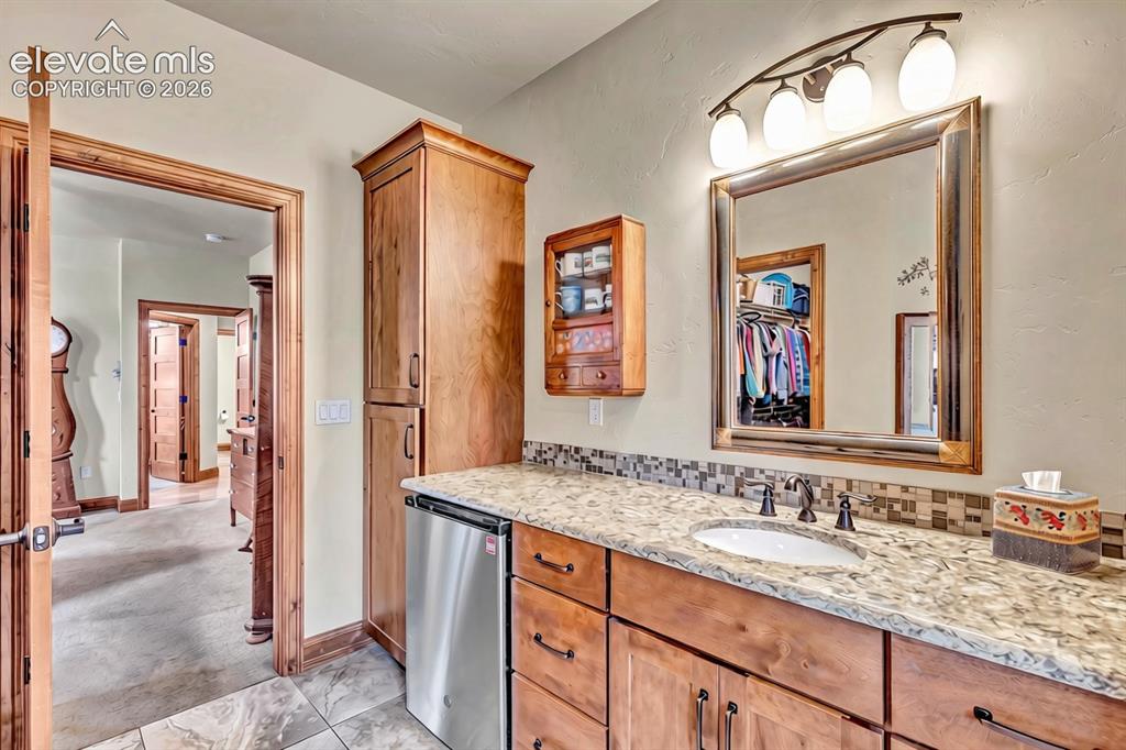 Image 20 of 46: Bathroom
