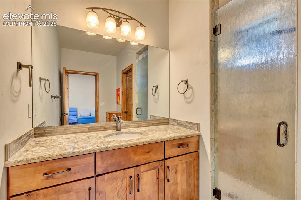 Image 33 of 46: Bathroom