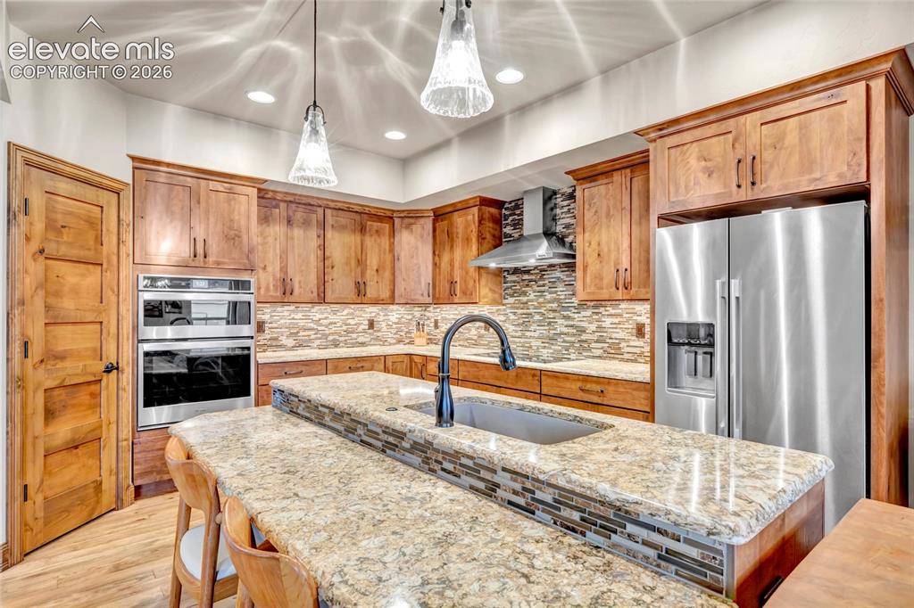 Image 9 of 46: Kitchen