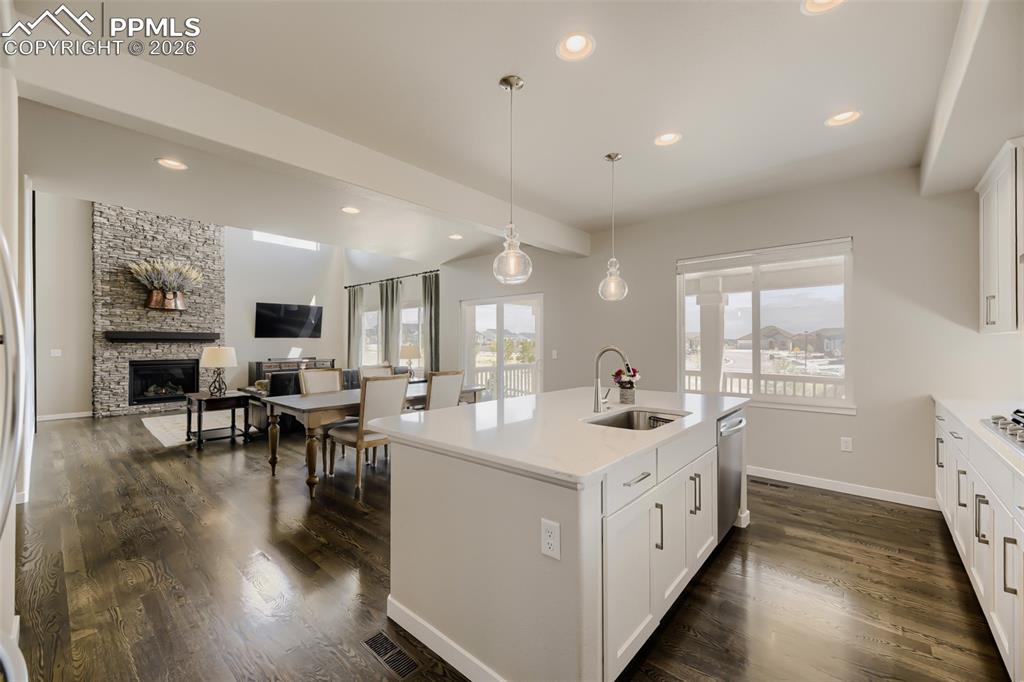 Image 10 of 41: Entry