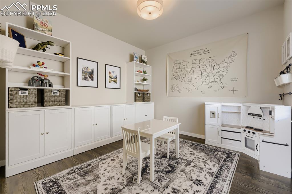 Image 16 of 41: Dining Area