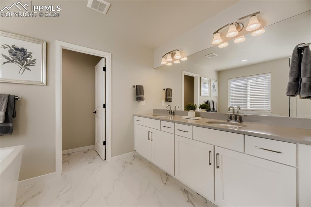 Image 22 of 41: Loft