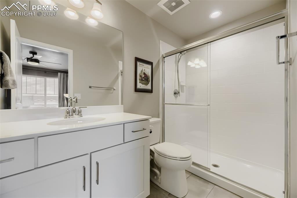 Image 29 of 41: Bedroom