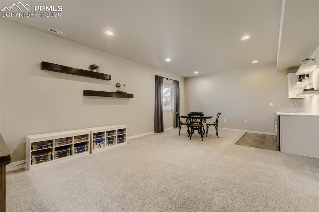 Image 32 of 41: Bedroom