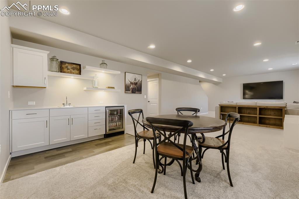 Image 33 of 41: Bathroom