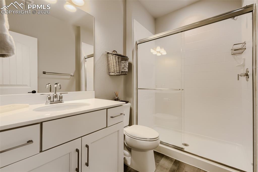 Image 35 of 41: Family Room