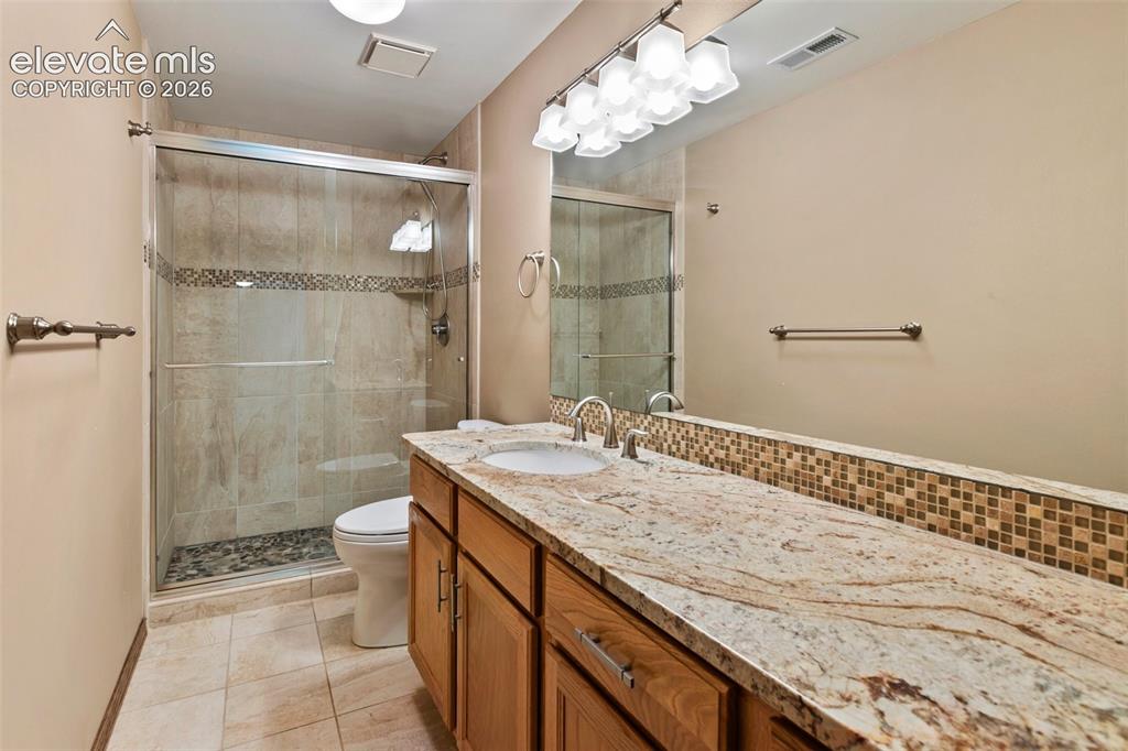 Image 13 of 17: Bathroom