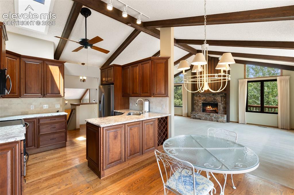 Image 5 of 17: Kitchen
