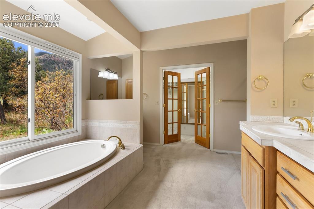 Image 7 of 17: Bathroom