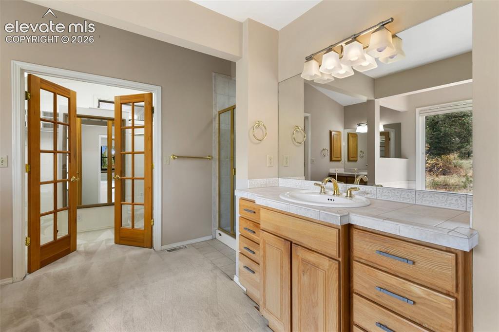 Image 8 of 17: Bathroom
