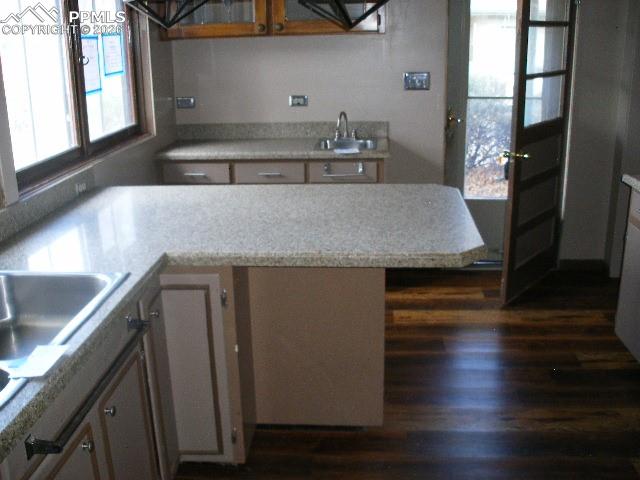 Image 10 of 27: Kitchen