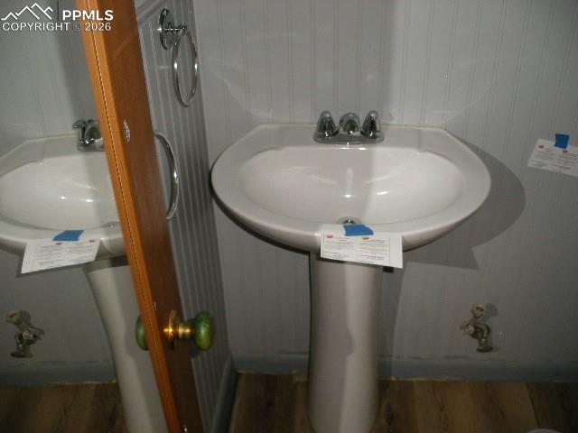 Image 6 of 27: Bathroom