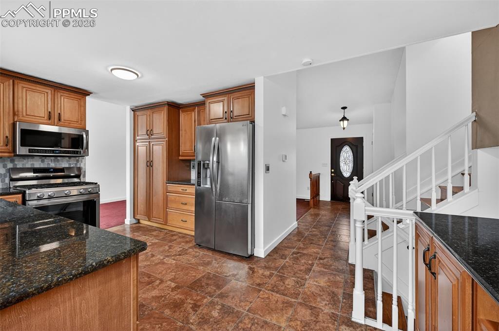 Image 15 of 41: Kitchen