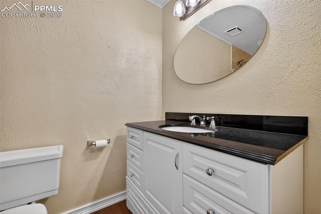 Image 24 of 41: Bathroom