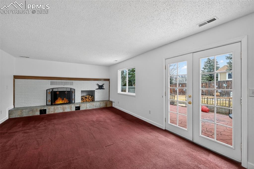 Image 26 of 41: Living Room