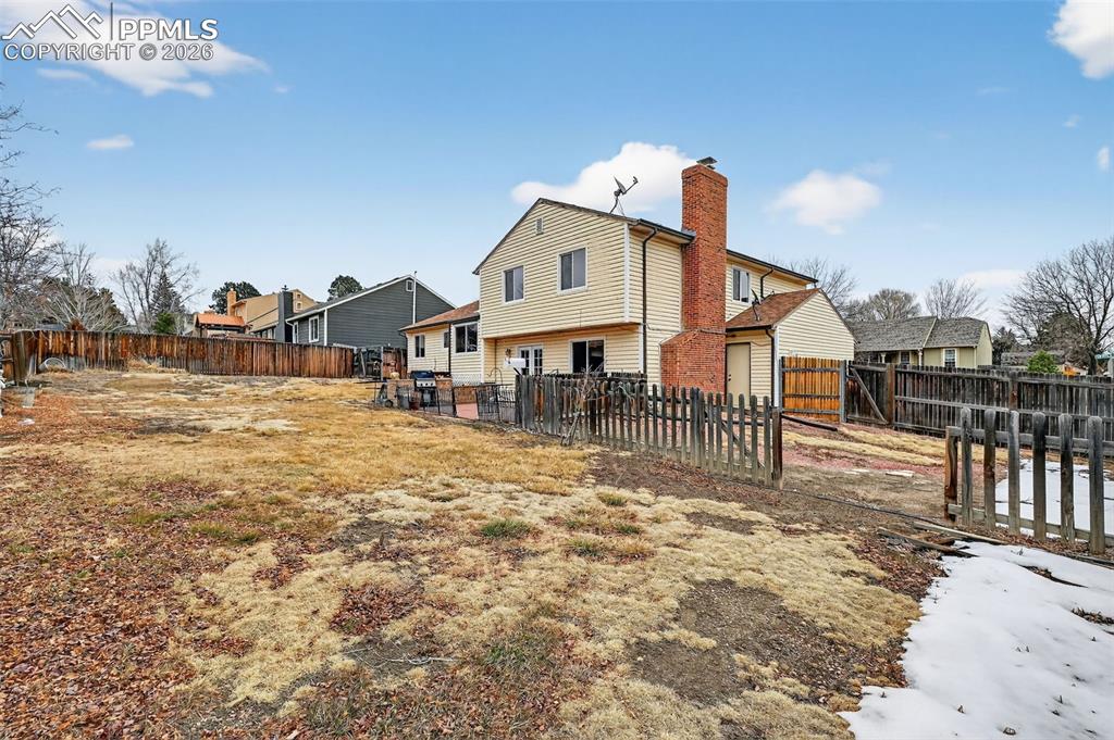 Image 31 of 41: Back of Structure