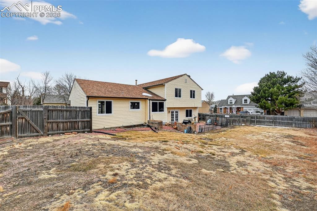 Image 32 of 41: Back of Structure