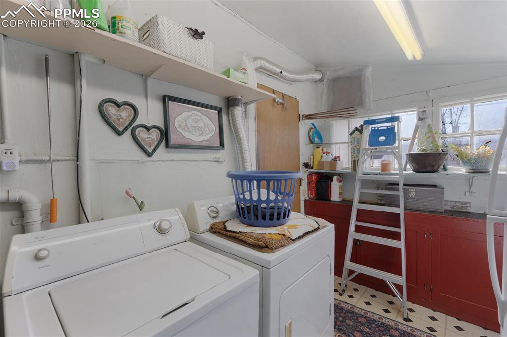 Image 18 of 32: Laundry