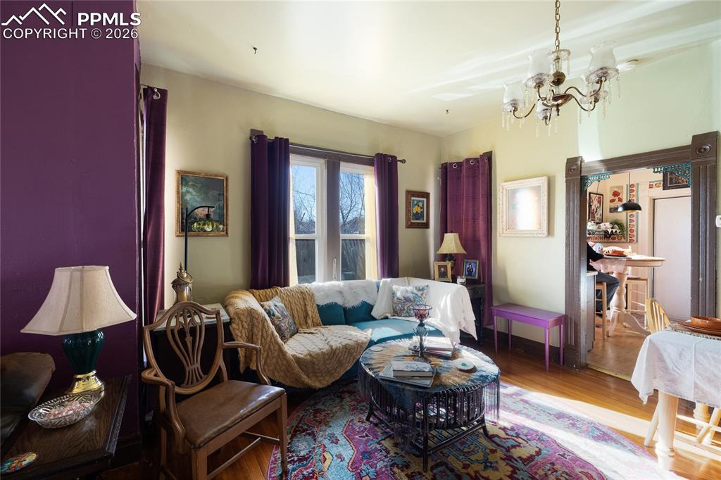 Image 23 of 32: Living Room