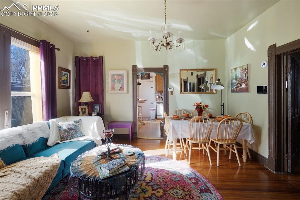 Image 25 of 32: Living Room