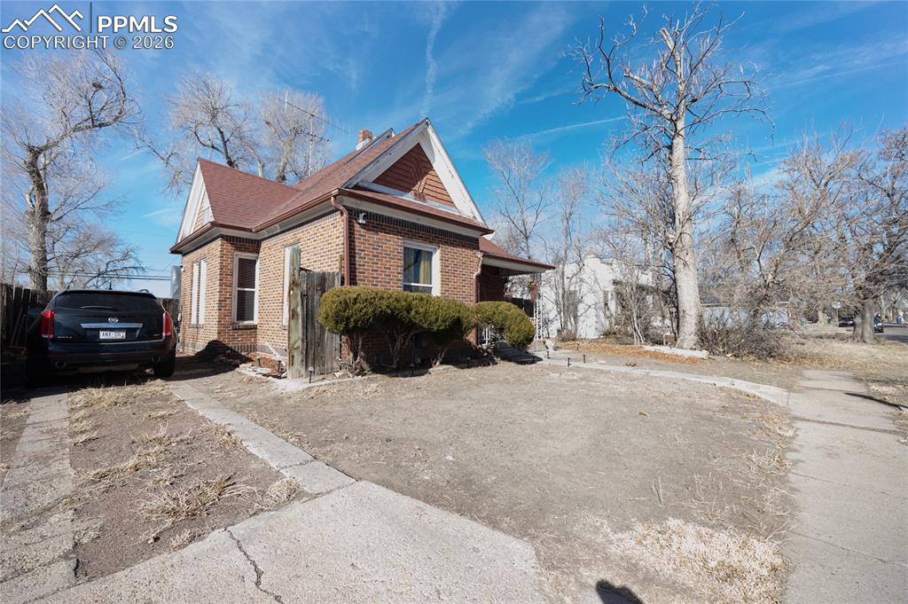 Image 3 of 32: Side of Structure