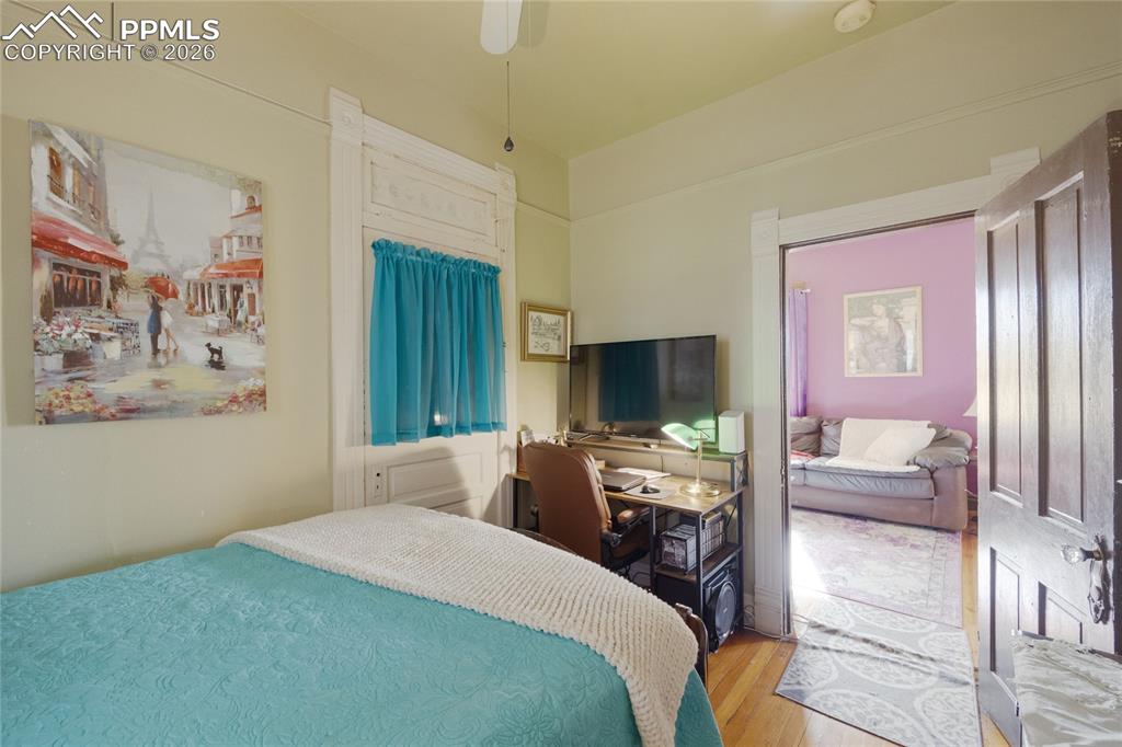 Image 8 of 32: Bedroom