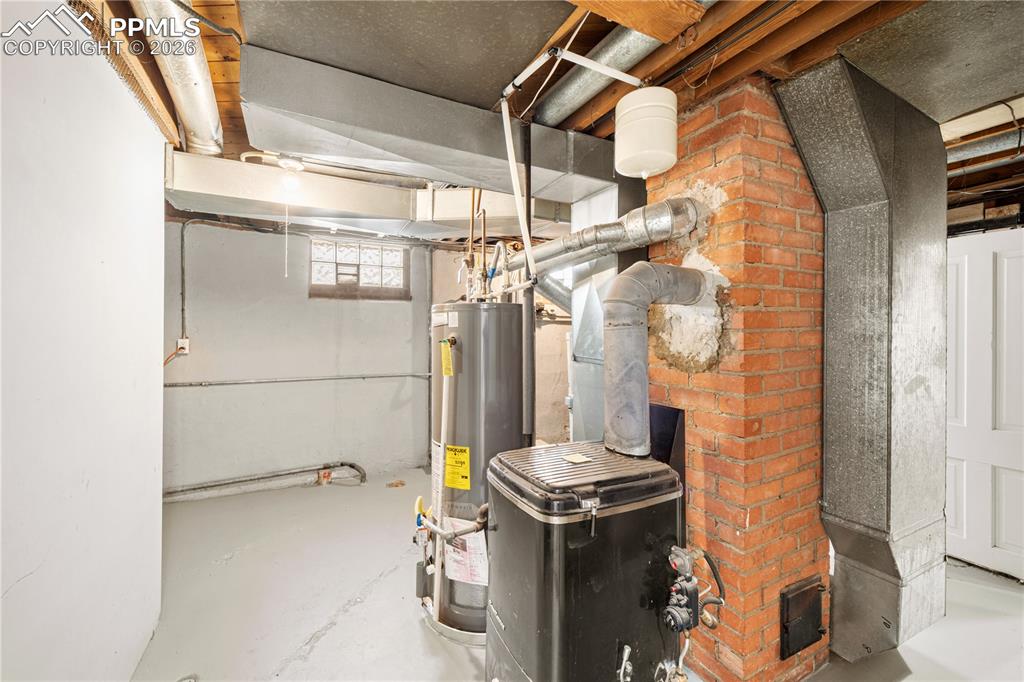 Image 22 of 27: Utility Room