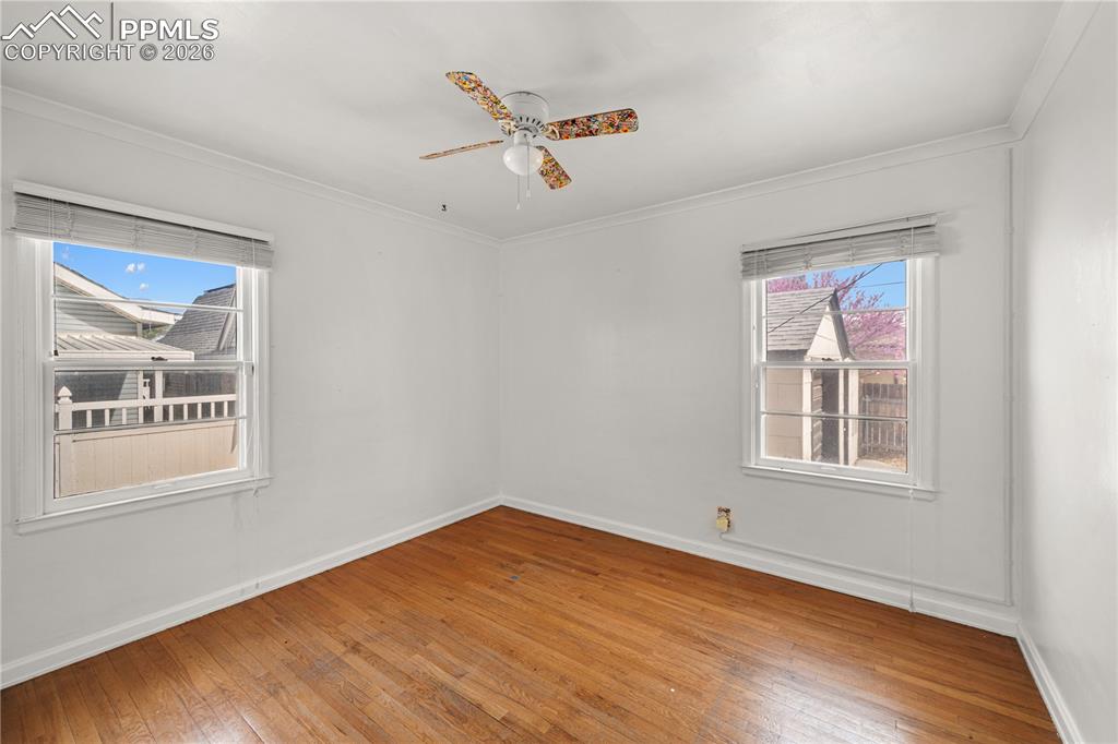 Image 4 of 27: Bedroom