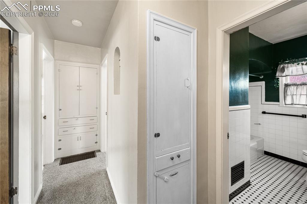 Image 5 of 27: Hallway