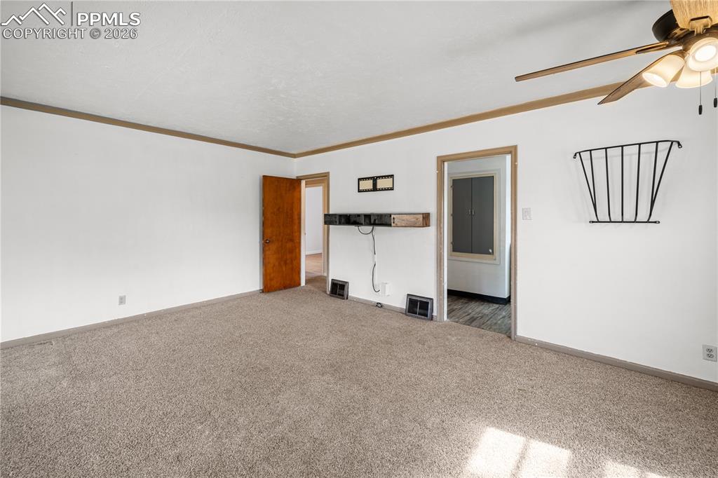 Image 8 of 27: Living Room