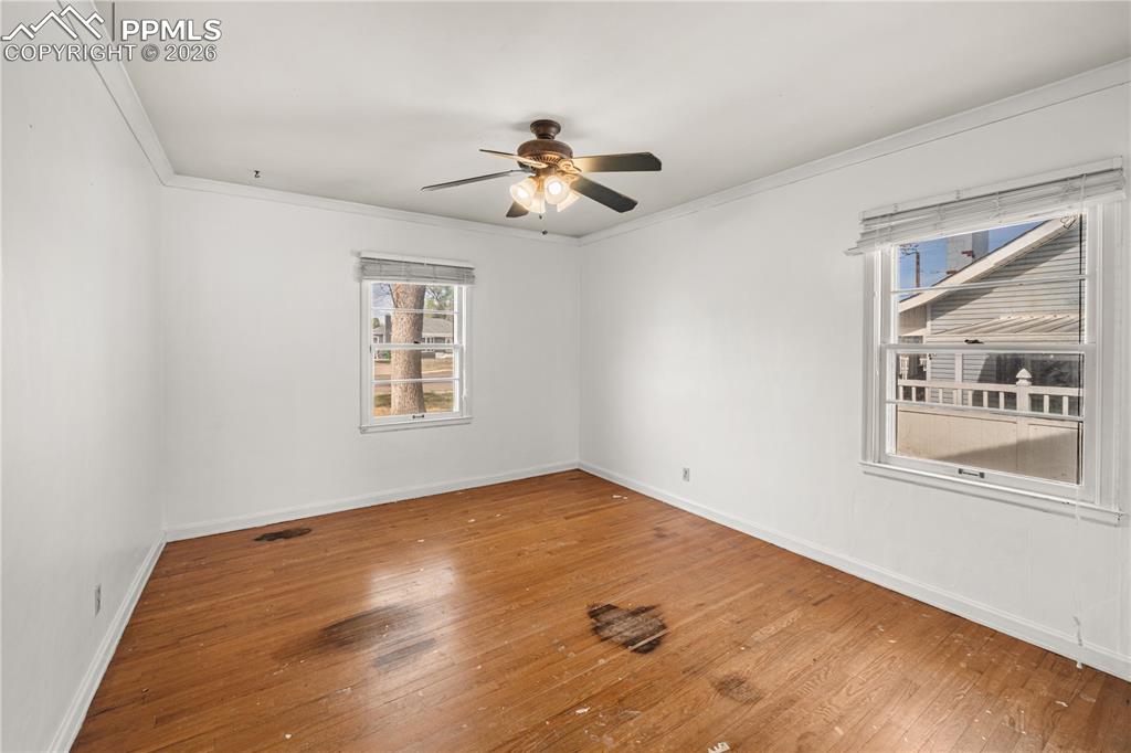 Image 9 of 27: Bedroom