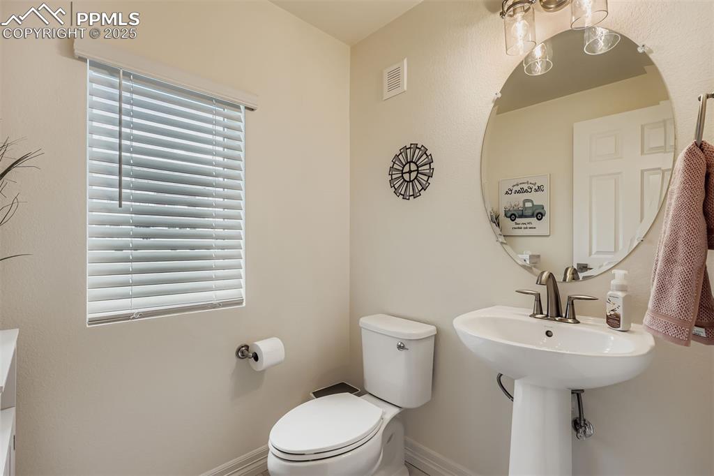 Image 12 of 28: Bathroom