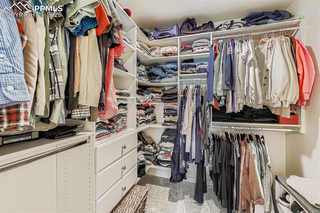 Image 18 of 28: Closet