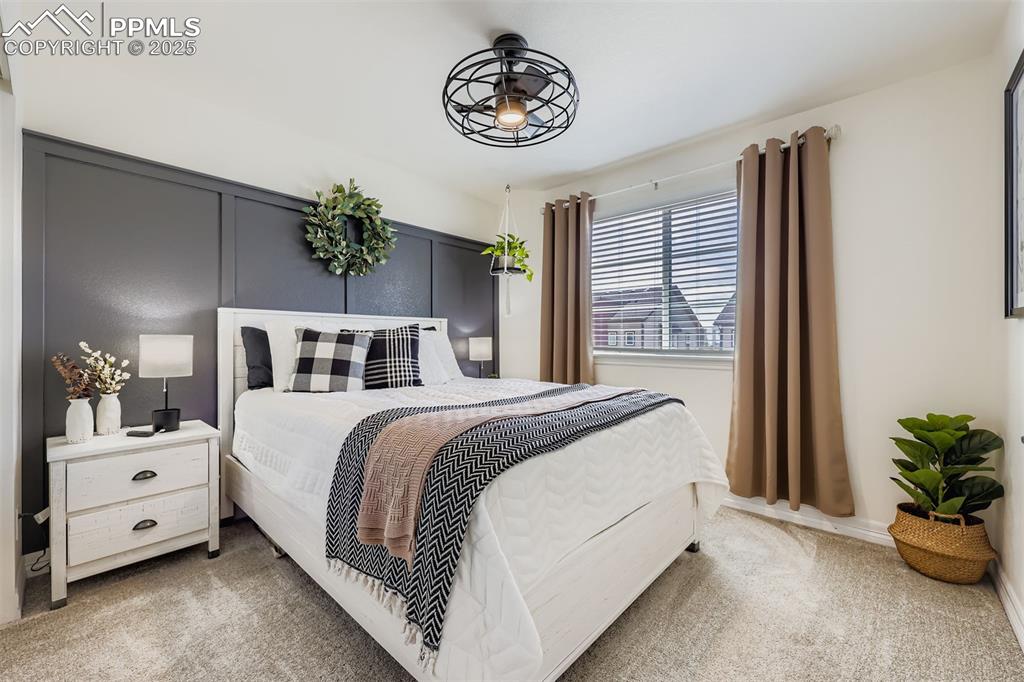 Image 19 of 28: Bedroom